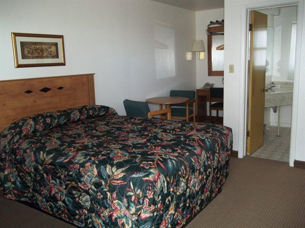 The Atomic Blue Motor-Inn Monticello Room photo